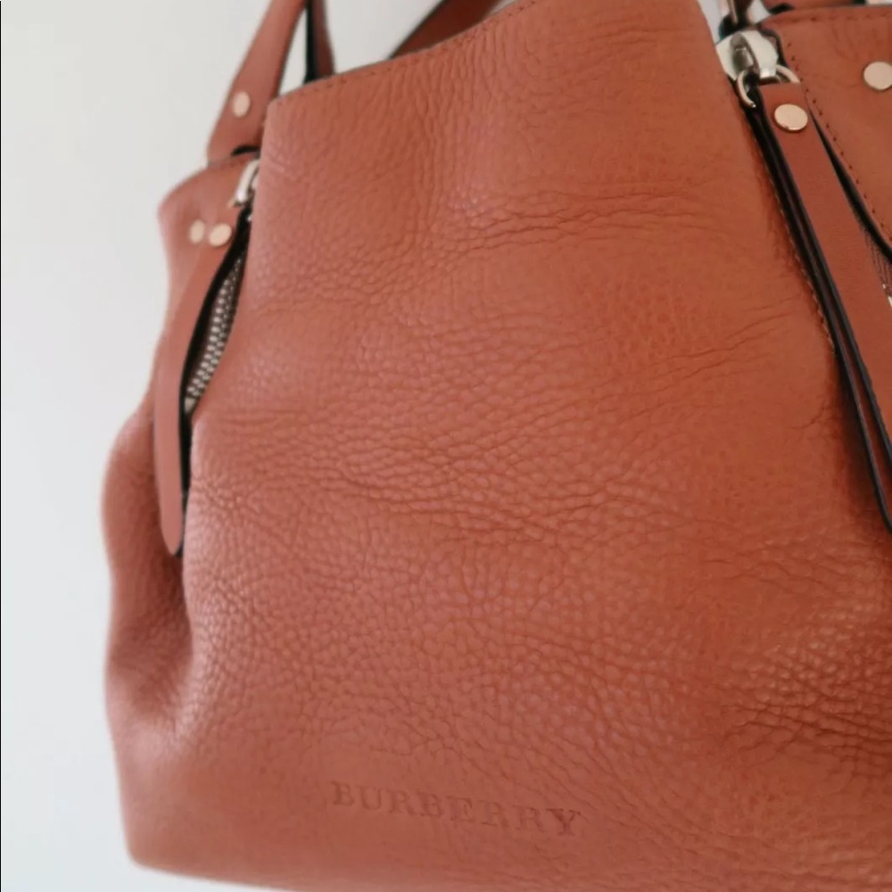 ❌SOLD❌BURBERRY brown leather bucket xbody satchel - Picture 7 of 8